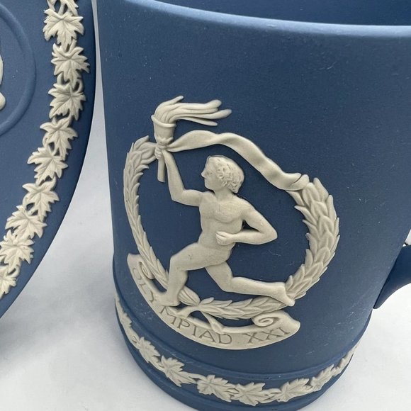 Vintage 1976 Wedgwood Blue Olympiad XXI Olympics Tankard Mug and 1976 plate - Picture 3 of 10